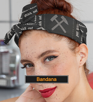 Model mit Bandana