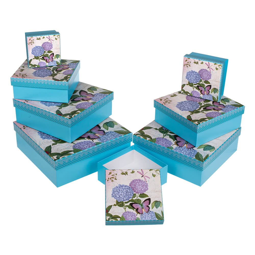 101692 Hellblaue Geschenkkartonage mit Schmetterling & Blumen, ca. 22,5 x 22,5 x 8 cm, 8er Set, einzelne EAN-Auszeichnung