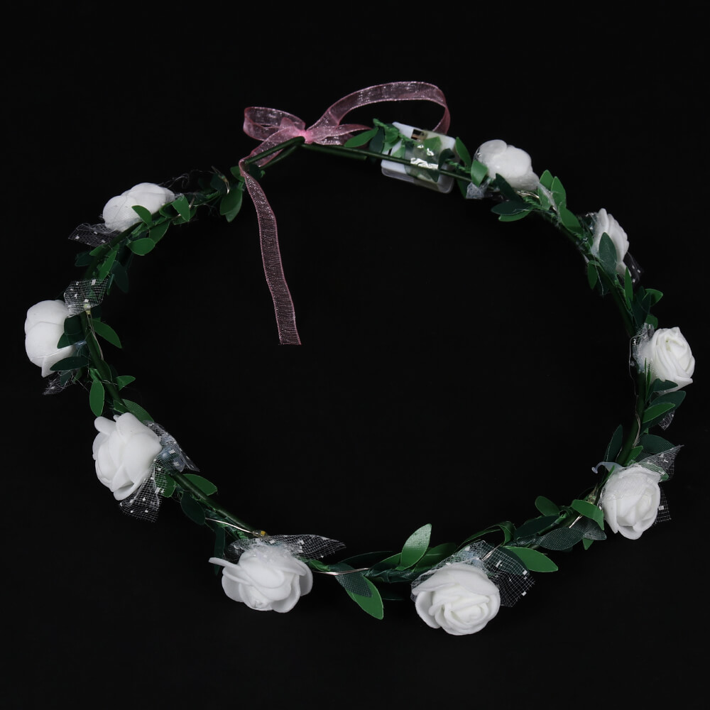 BK-58 LED Haarband Haarkranz mit weißen Rosen und bunte LED Kette
