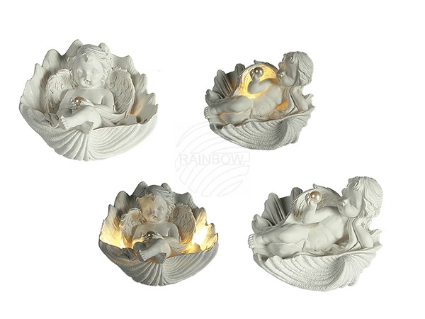 937130 Liegender Polyresin-Engel mit Perle in Muschel & LED (inkl. Batterie) ca. 13 x 11 cm, 2-fach sortiert, 480/PAL